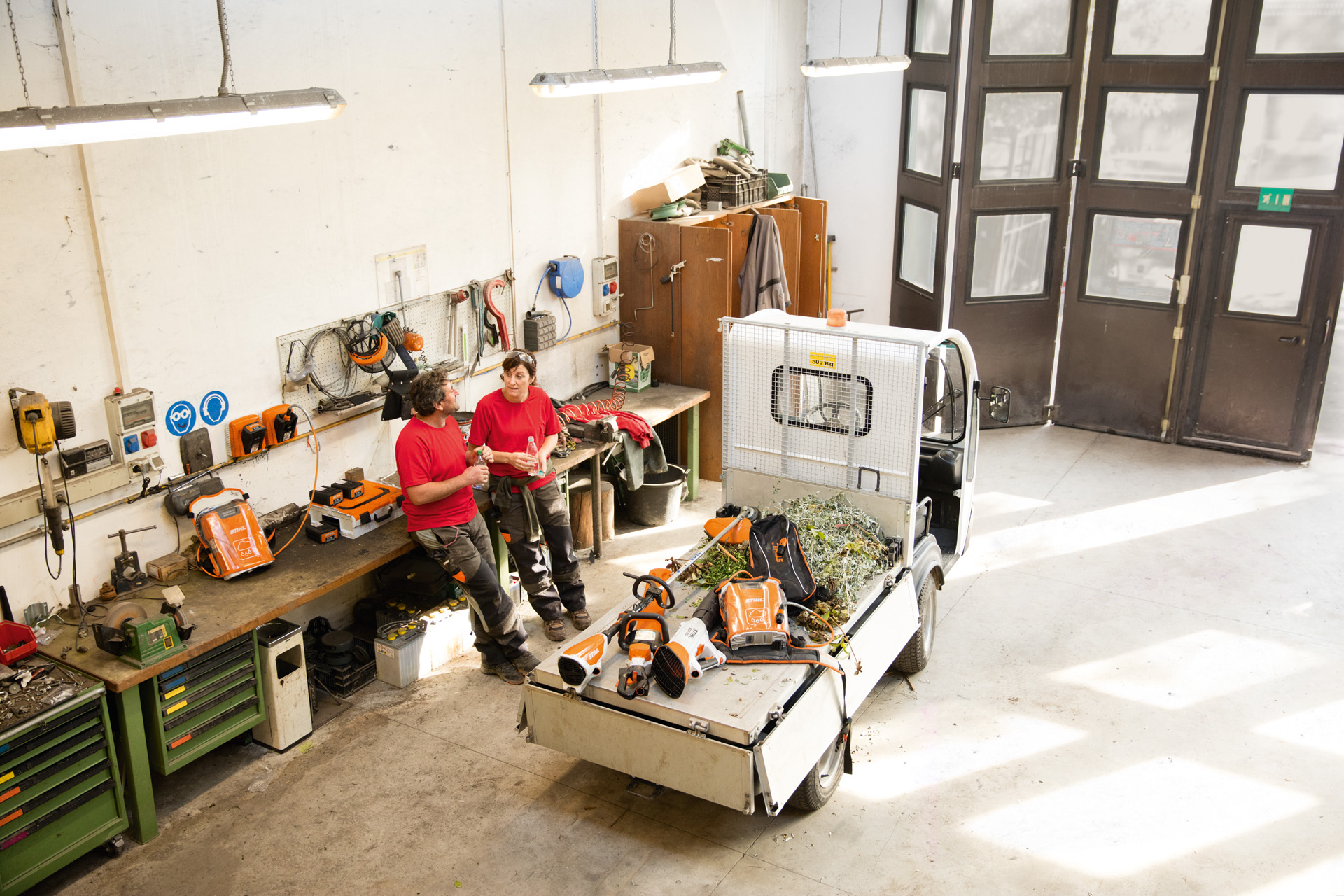 STIHL batteridrevne produkter på en planbil.